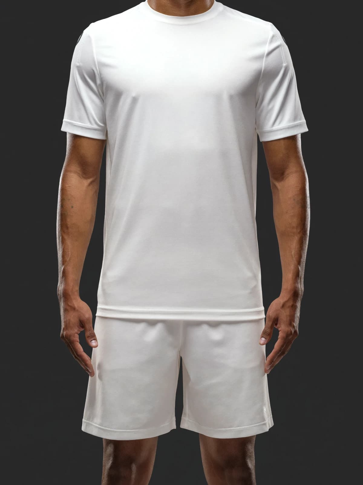 KI-generiertes Bild: Fußballtrikot in Weiß auf dunklem Hintergrund